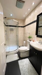 5906 Etiwanda # 1 Tarzana CA 91356 - Guest Bathroom