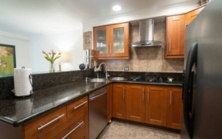 5906 Etiwanda # 1 Tarzana CA 91356 - Kitchen