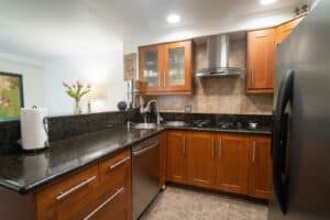 5906 Etiwanda # 1 Tarzana CA 91356 - Kitchen