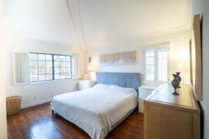 5906 Etiwanda Main bedroom