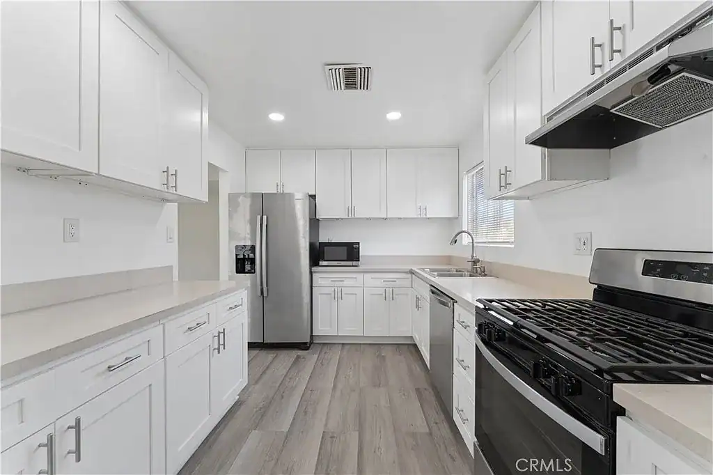 16550 Kalisher St, Granada Hills kitchen